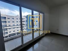 وحدة شاغرة | إطلالة على الحي | شرفة