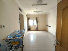 شقة في بناية الزاهية،أبو شغارة 1 غرفة 31999 درهم - 14846675