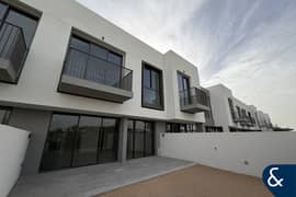 Park Backing | Single Row | Corner Kitchen