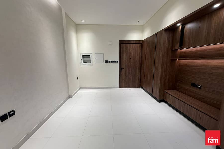 High Floor | Pool And Garden View | Vacant High Floor | Pool And Garden View | Vacant