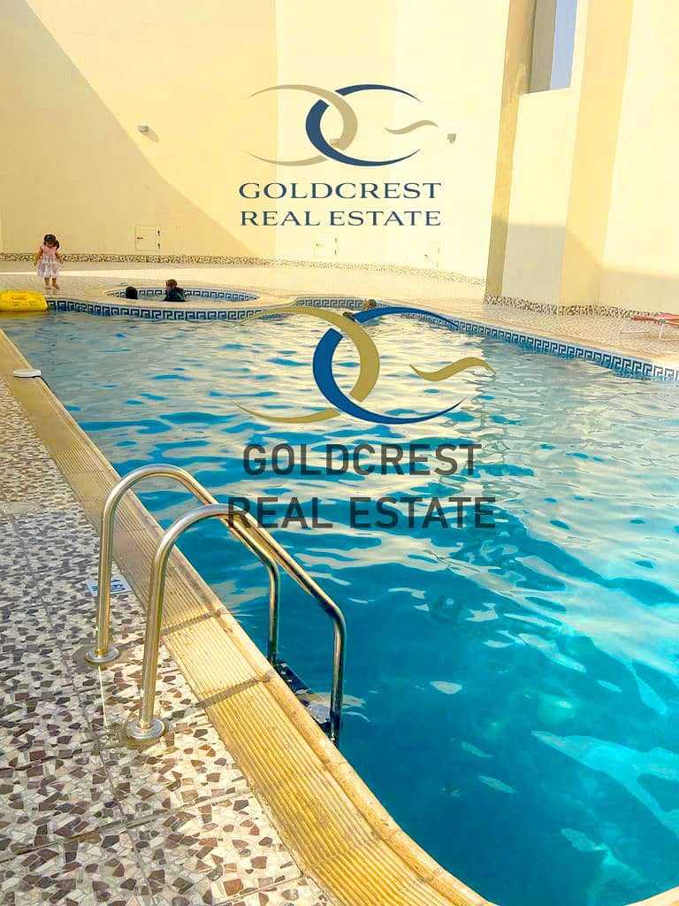 12 Swimming pool with Kids pool
