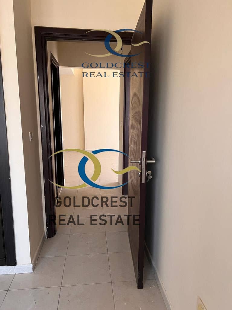 8 Entrance to bedrooms