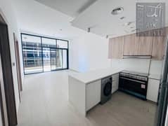 شقة واسعة جداً مكونة من غرفتي نوم وصالة في مبنى جديد كلياً مع نظام المنزل الذكي