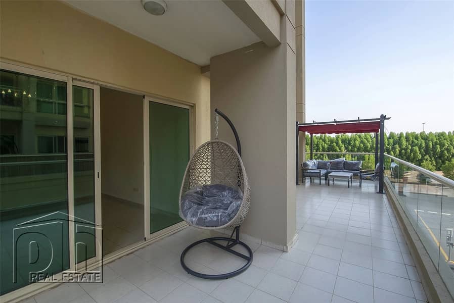 Perfect Condition Vacant 2 Bed Pool Views