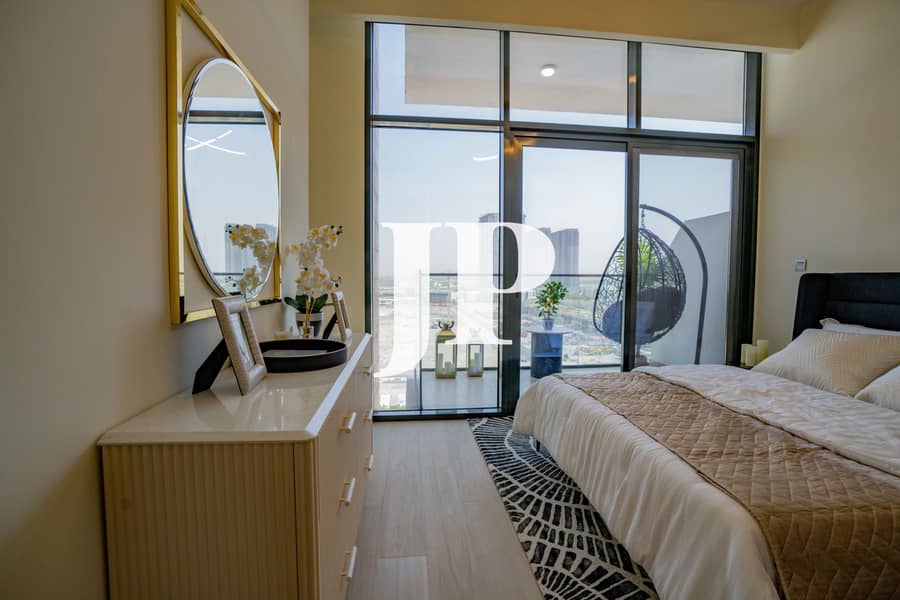 6 Riviera handover-17. jpg