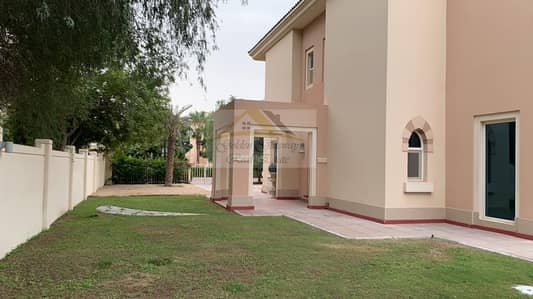 Single Row Well Maintained and Bright Villa Close to Park Single Row Well Maintained and Bright Villa Close to Park
