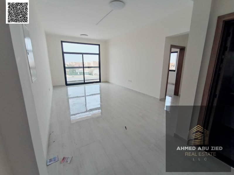 Luxurious brand-new apartment with 2 master bedrooms, spacious living room, equipped kitchen, and 3 bathrooms. Full maintenance by landlord, close to