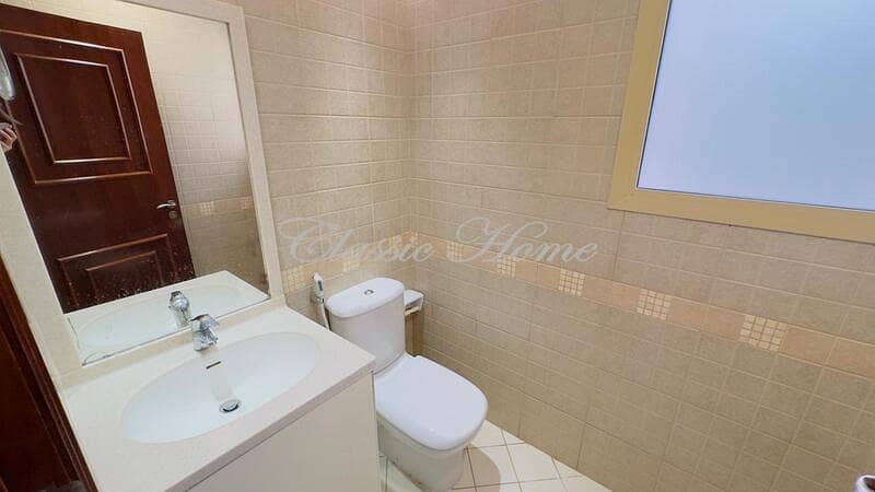 16 Bathroom 3. jpg