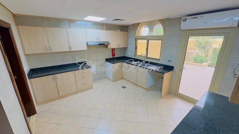 23 Kitchen 2. jpg