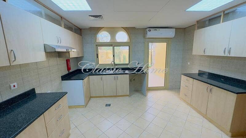 24 Kitchen 1. jpg