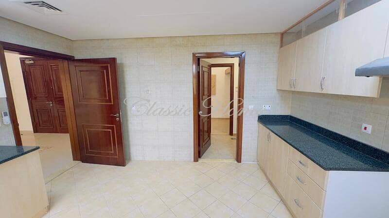 25 Kitchen 3. jpg