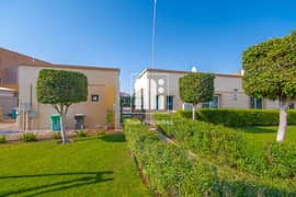 وحده مميزه | فيلا غرفتين نوم + غرفه دراسه | حديقه خاصه |