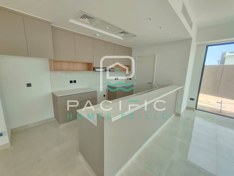 8 FALCON_ISLAND_Unit270_photo6. jpg