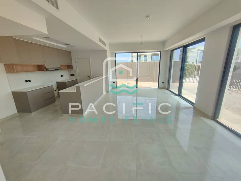 9 FALCON_ISLAND_Unit270_photo7. jpg
