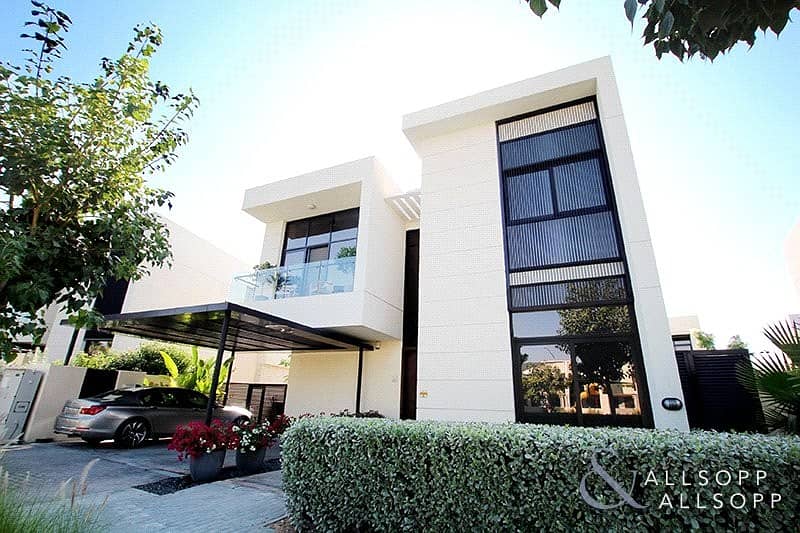 Upgraded | 4 Beds | Opposite Pool & Park