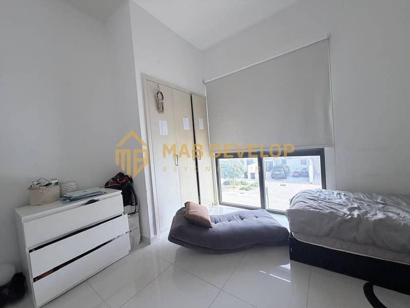 12 aa73f397-edeb-48e1-bc90-9c6d430befab. jpg
