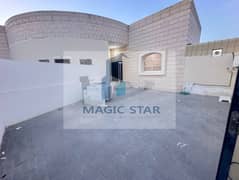 ملحق مكون من غرفتي نوم وصاله مع حوش مدخل خاص من الشارع في مدينة شخبوط،