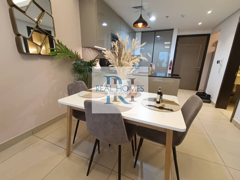 Luxury Living | With Maid Room| Vacant On Transfer Luxury Living | With Maid Room| Vacant On Transfer
