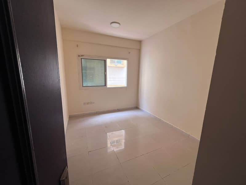 Al-Hamidiyah, behind the traffic department, near the courthouse. Studio apartment for annual rent. Separate kitchen, central air conditioning.
