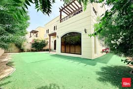 فیلا في نسيم،مدن 4 غرف 240000 درهم - 14868601