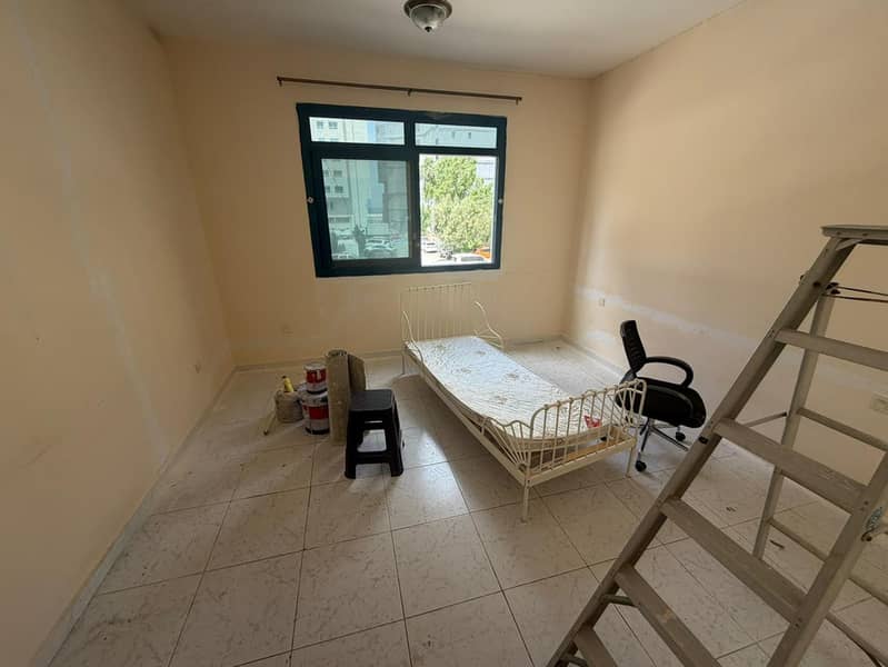 Studio apartment for annual rent in Ajman Corniche. Central air conditioning. Maintenance included.