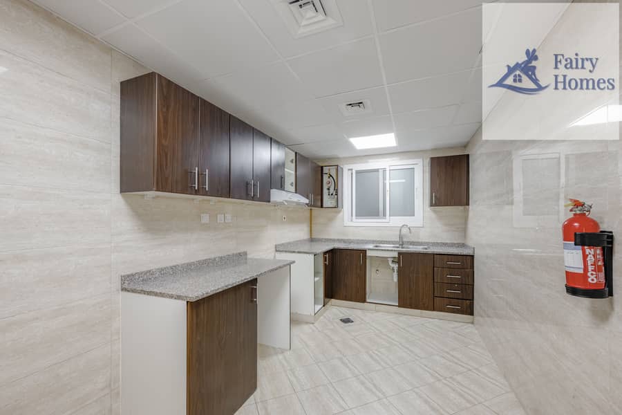 12 Kitchen. jpg