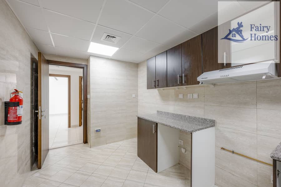 13 Kitchen1. jpg