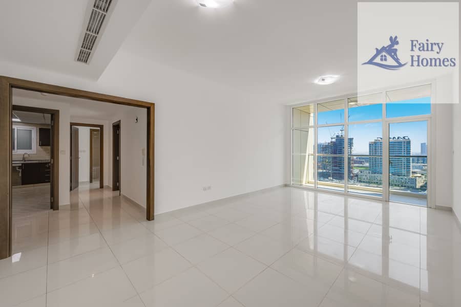 14 Livingroom1. jpg