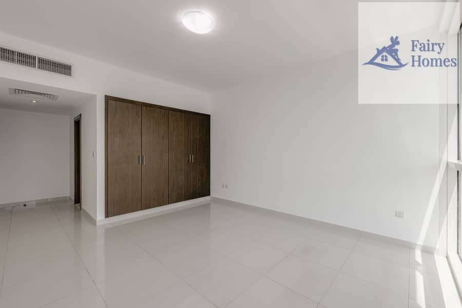 18 Master Bedroom1. jpg