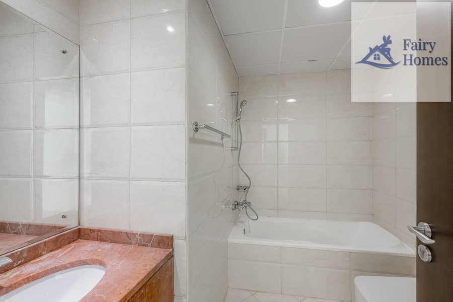 22 Master Bathroom. jpg