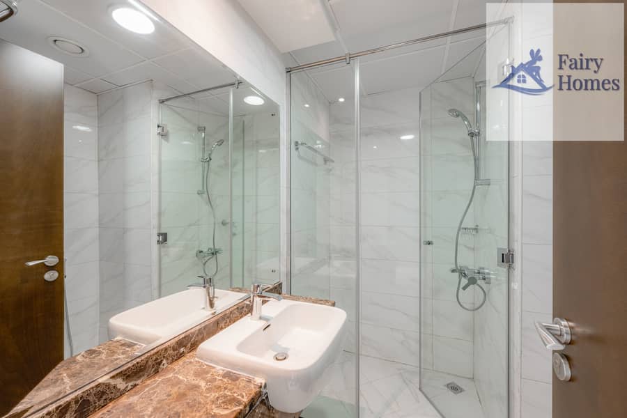 23 Bathroom. jpg