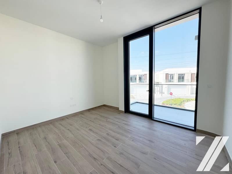 Spacious Modern | Single Row | Multiple Cheques - Image 5