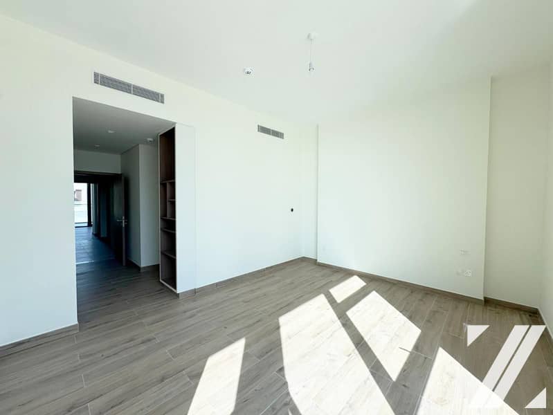 Spacious Modern | Single Row | Multiple Cheques - Image 7