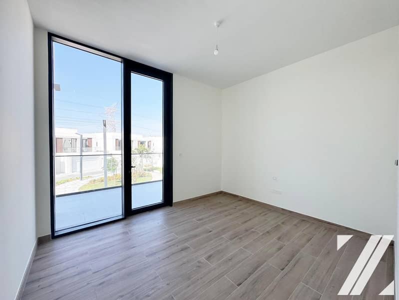 Spacious Modern | Single Row | Multiple Cheques - Image 8