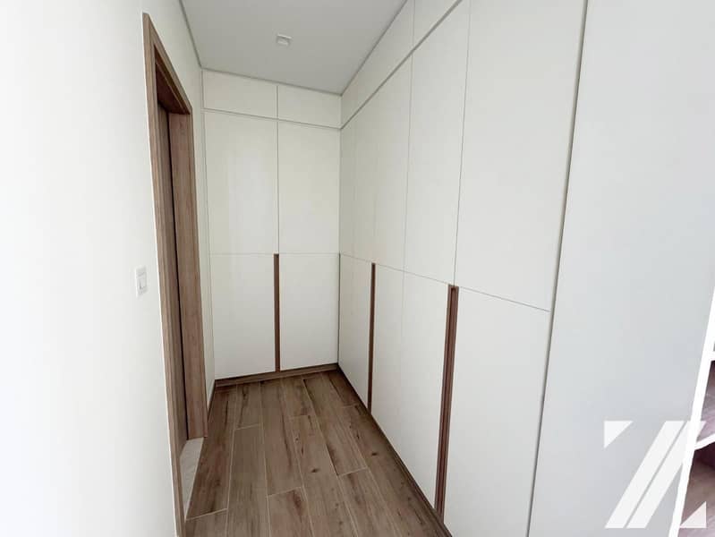 Spacious Modern | Single Row | Multiple Cheques - Image 13