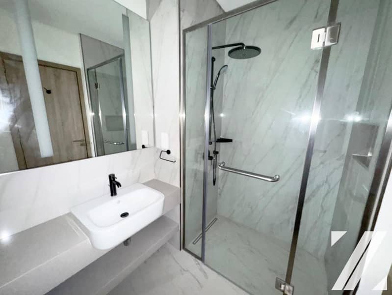 Spacious Modern | Single Row | Multiple Cheques - Image 17