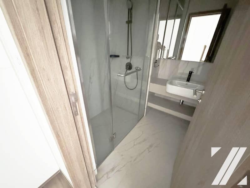 Spacious Modern | Single Row | Multiple Cheques - Image 18