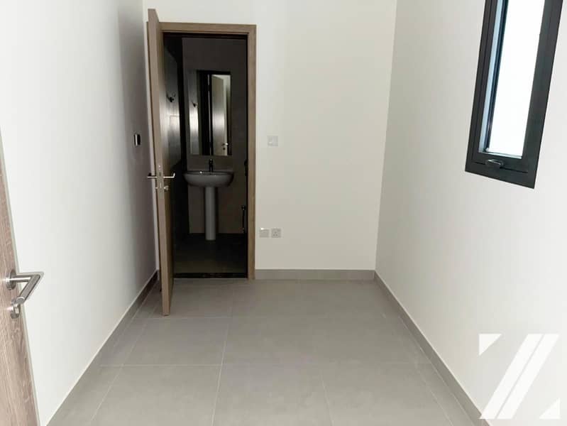 Spacious Modern | Single Row | Multiple Cheques - Image 19