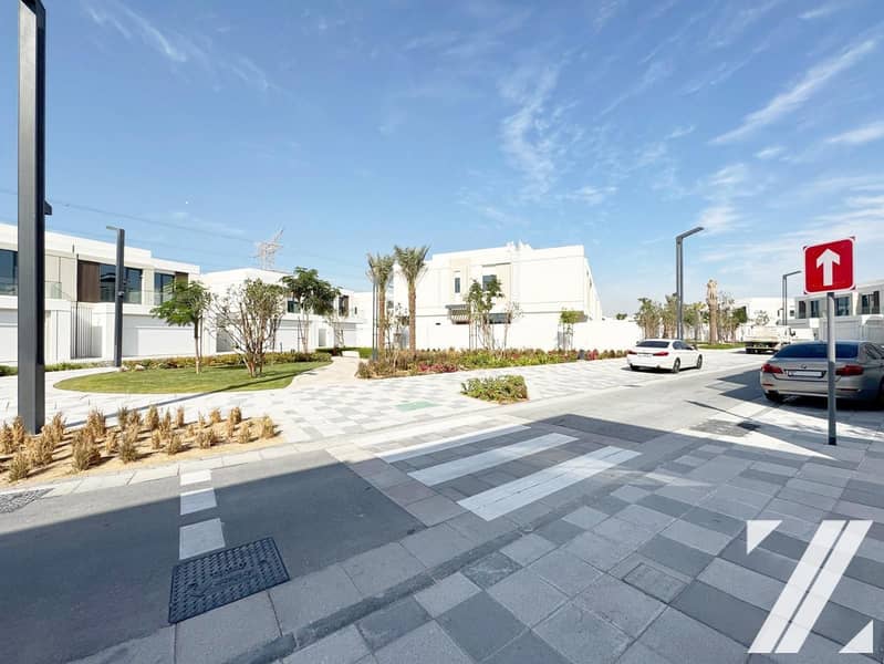 Spacious Modern | Single Row | Multiple Cheques - Image 24