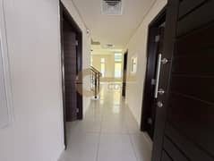 فيلا من 3 غرف نوم مع خادمة | تراسات متعددة | إطلالات على الحديقة والمدينة