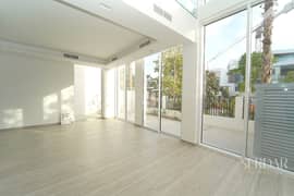 فيلا Ixora من 4 غرف نوم | مناظر متعددة | حوض سباحة خاص