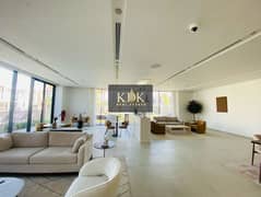 فيلا من 3 غرف نوم | إطلالة على المسبح والمجتمع | شرفة