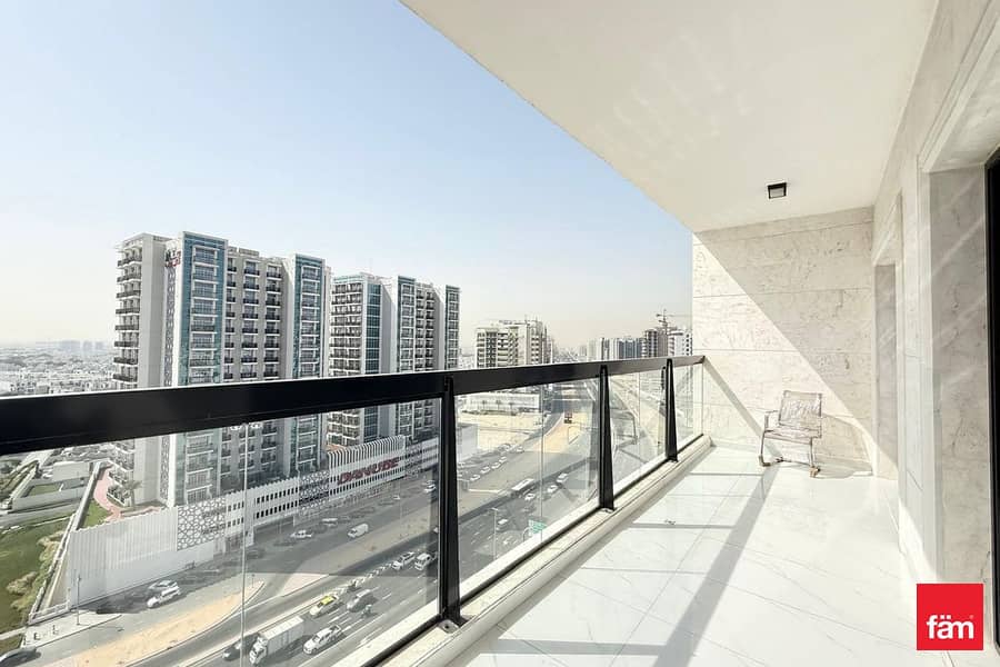 High Floor | Close to Metro | Well Kept