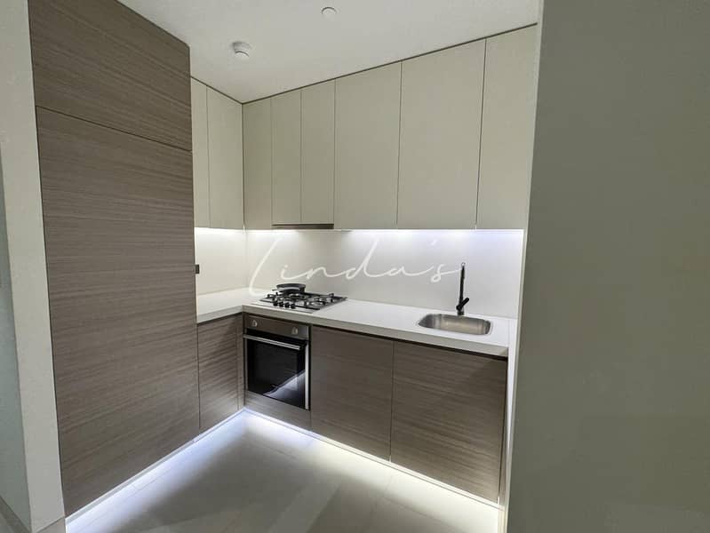 3 images image img