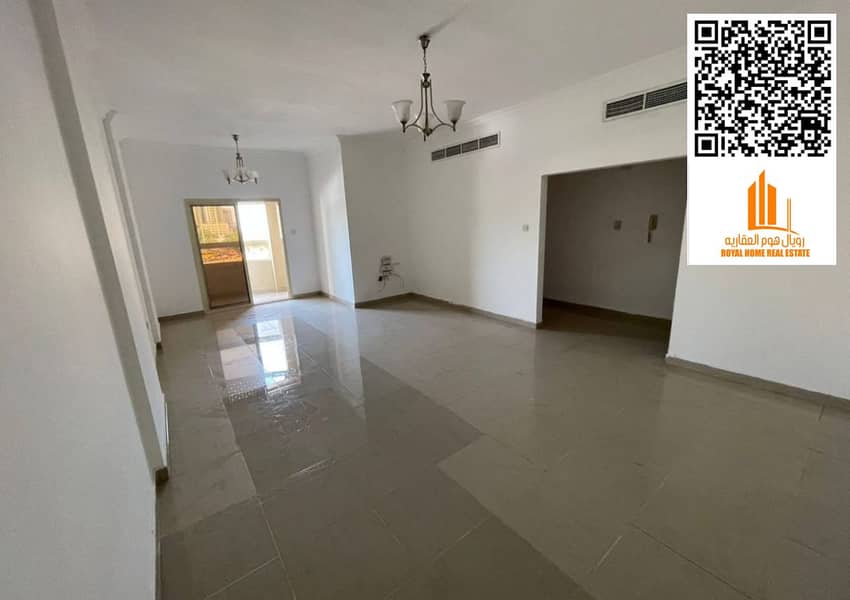A spacious apartment with modern finishes is available for rent. It includes three bedrooms, a living room, three bathrooms, and a fully equipped kitc
