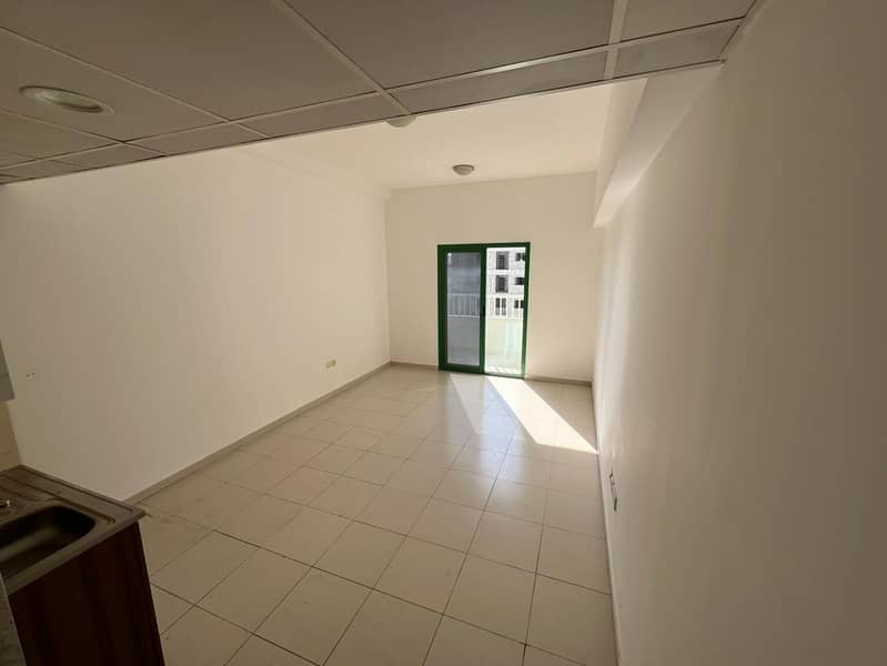 Studio apartment with a balcony in Al-Amirah - excellent size - reasonable price, only 20,000