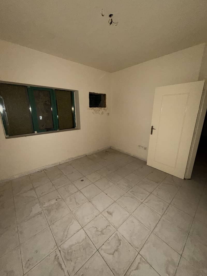 Huge levish 1bhk with close hall like 2bhk available in lowest price