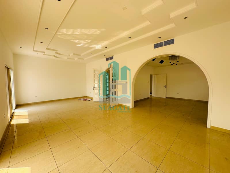 Villa in Umm Suqeim > Umm Suqeim 2