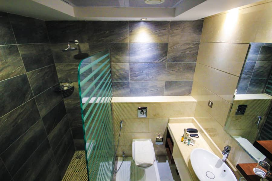 3 Bath 02. jpg