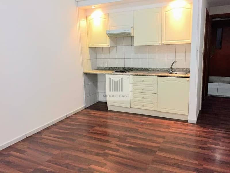 Spacious Studio | On Main Road | Chiller Free Spacious Studio | On Main Road | Chiller Free